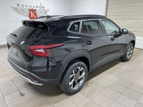 Mosaic Black Metallic 2026 Chevrolet Trax LT