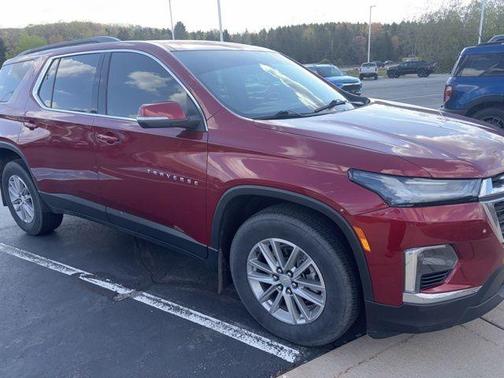 Cherry Red Tintcoat 2022 Chevrolet Traverse LT Cloth