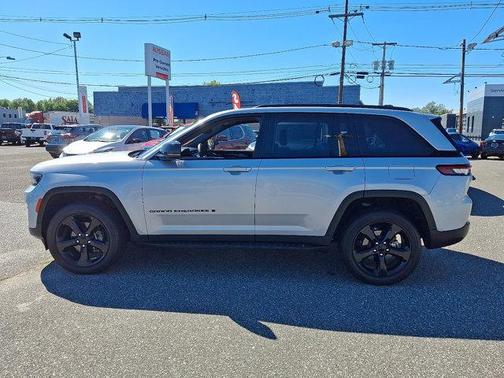 2022 Jeep Grand Cherokee Altitude