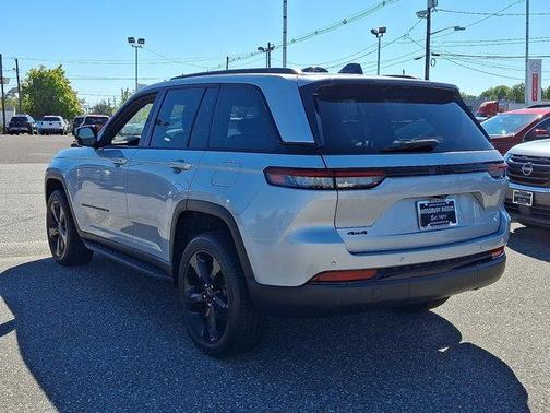 2022 Jeep Grand Cherokee Altitude