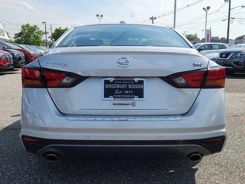 2022 Nissan Altima SR FWD