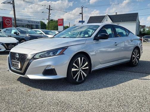 2022 Nissan Altima SR FWD