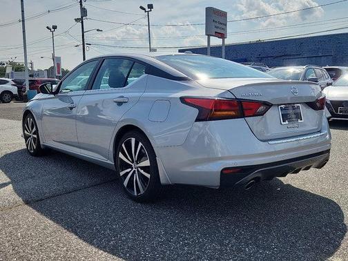 2022 Nissan Altima SR FWD