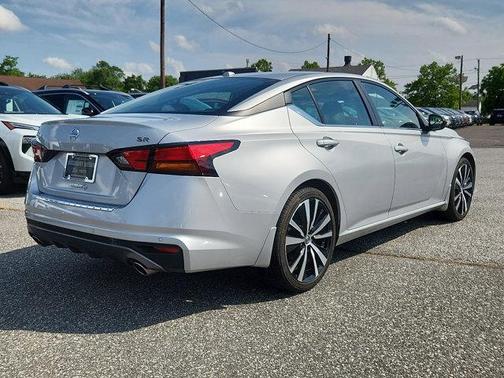 2022 Nissan Altima SR FWD