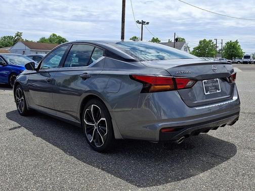 Gun Metallic 2023 Nissan Altima SR FWD