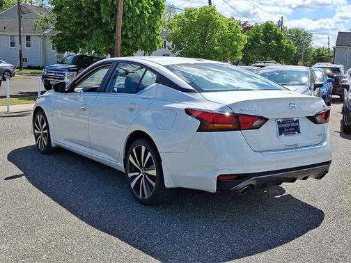 2022 Nissan Altima SR Intelligent AWD