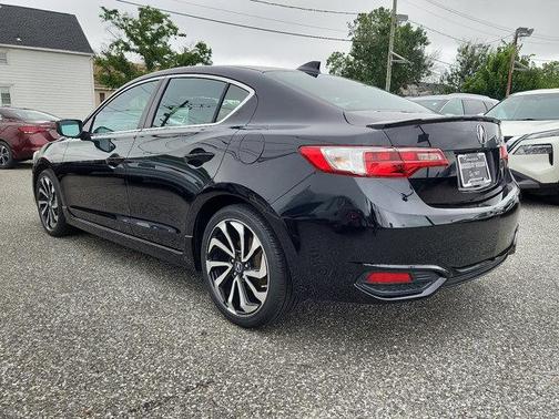 2017 Acura ILX Premium & A-SPEC Packages