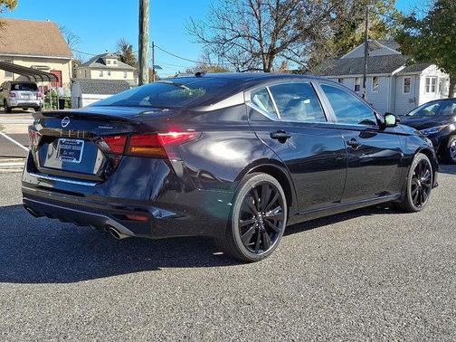 2022 Nissan Altima SR FWD