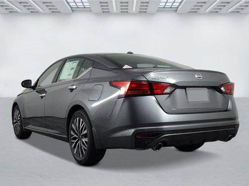 Gun Metallic 2025 Nissan Altima SV FWD