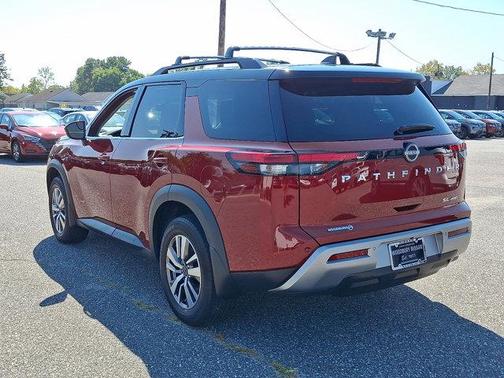 2022 Nissan Pathfinder SL 4WD