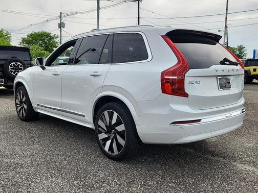 2023 Volvo XC90 Recharge Plug-In Hybrid T8 Ultimate Bright Theme 7-Seater