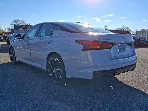 2023 Nissan Altima SR FWD