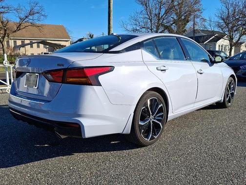 2023 Nissan Altima SR FWD