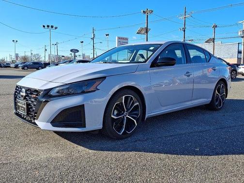 2023 Nissan Altima SR FWD