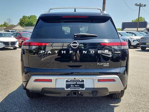 2022 Nissan Pathfinder Platinum 4WD