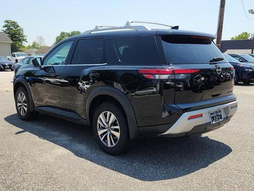 2022 Nissan Pathfinder SL 4WD