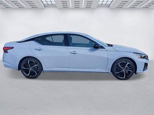 Gray Sky Pearl 2025 Nissan Altima SR FWD