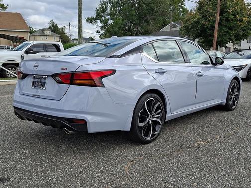 Gray Sky Pearl 2025 Nissan Altima SR FWD