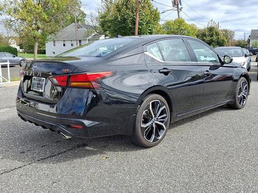 2024 Nissan Altima SR FWD