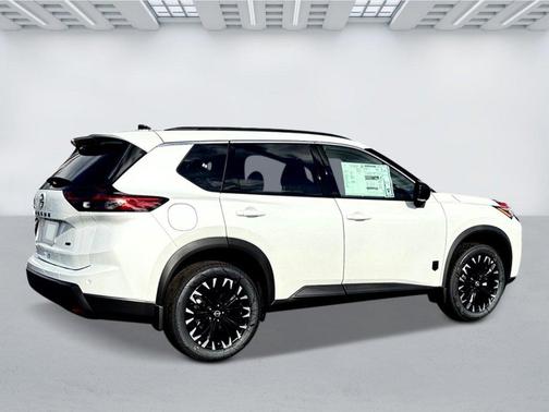 Everest White Pearl Tricoat 2027 Nissan Rogue Dark Armor