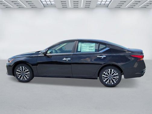Super Black 2026 Nissan Altima SV FWD