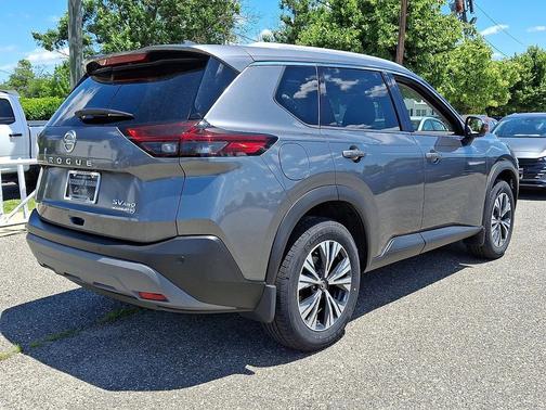 Gun Metallic 2021 Nissan Rogue SV