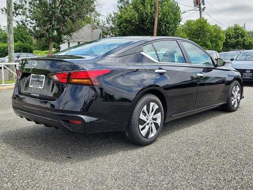 2022 Nissan Altima S FWD