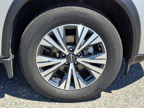Brilliant Silver Metallic 2023 Nissan Rogue SV