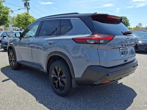 Boulder Gray Pearl/Super Black 2023 Nissan Rogue SV