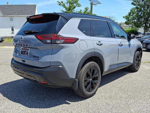 Boulder Gray Pearl/Super Black 2023 Nissan Rogue SV