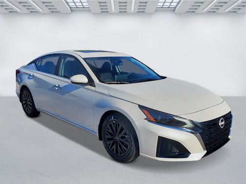Pearl White Tricoat 2026 Nissan Altima SV FWD