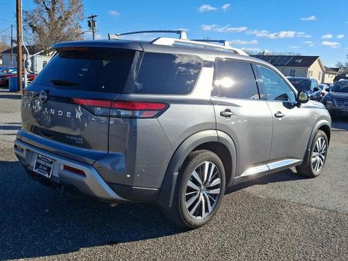 2022 Nissan Pathfinder Platinum 4WD