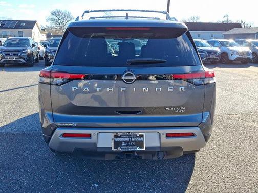 2022 Nissan Pathfinder Platinum 4WD