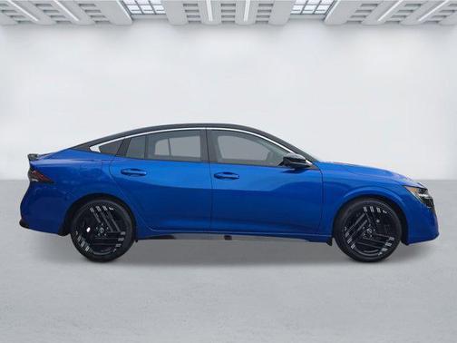 Bluestone Pearl/Super Black 2026 Nissan Sentra SR