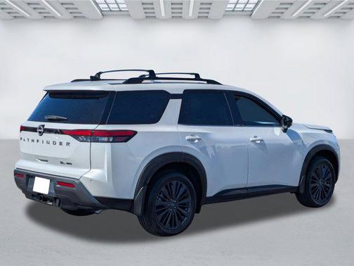 Everest White Pearl Tricoat 2026 Nissan Pathfinder SL