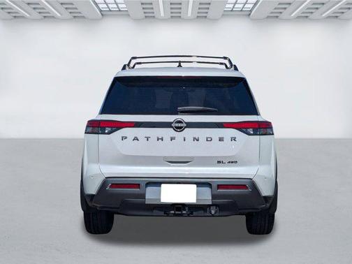 Everest White Pearl Tricoat 2026 Nissan Pathfinder SL