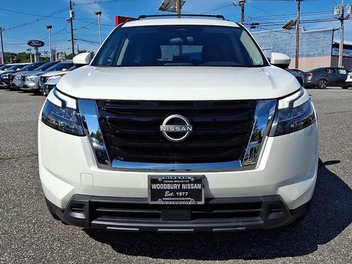 Pearl White Tricoat 2023 Nissan Pathfinder SV 4WD
