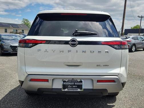 2022 Nissan Pathfinder SL 4WD