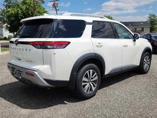 2022 Nissan Pathfinder SL 4WD