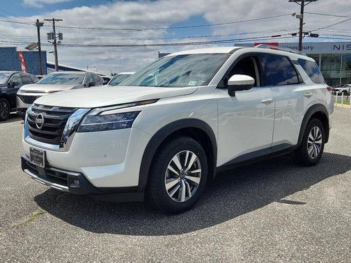 2022 Nissan Pathfinder SL 4WD