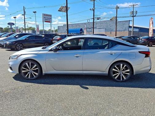2021 Nissan Altima SR FWD