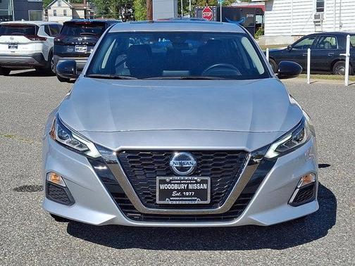 2021 Nissan Altima SR FWD