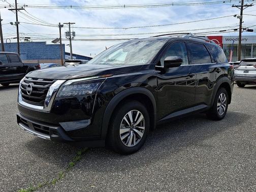 Super Black 2025 Nissan Pathfinder SL 4WD