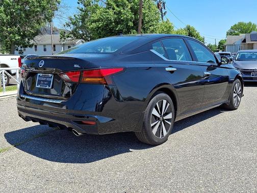 Super Black 2022 Nissan Altima 2.5 SL