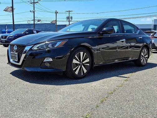 Super Black 2022 Nissan Altima 2.5 SL