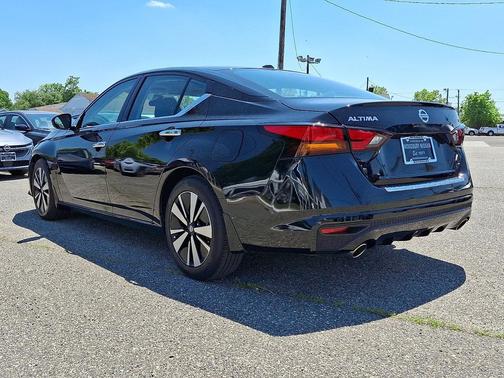 Super Black 2022 Nissan Altima 2.5 SL