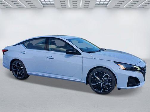 2025 Nissan Altima SR FWD