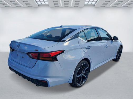 2025 Nissan Altima SR FWD