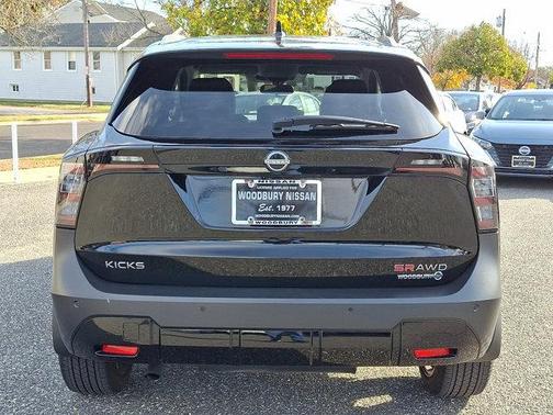 2025 Nissan Kicks SR