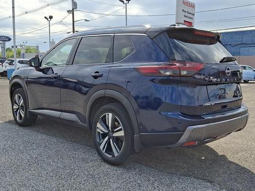 Deep Ocean Blue Pearl/Super Black 2024 Nissan Rogue SL